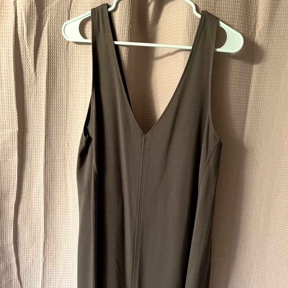 Olive green LEITH deep-V dress. Size: MEDIUM BRAND NEW. NEVER WORN.